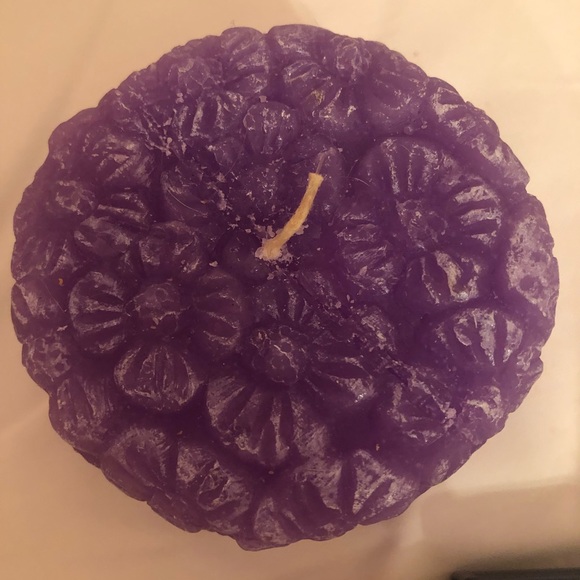 NEW PURPLE EMBOSSED FLOWER PILLAR CANDLE - Picture 4 of 5